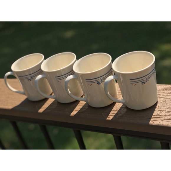 Corning USA Corelle blue lines and red flower dots‎ set of 2 - Picture 1 of 8